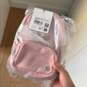 Lululemon everywhere small sling bag
